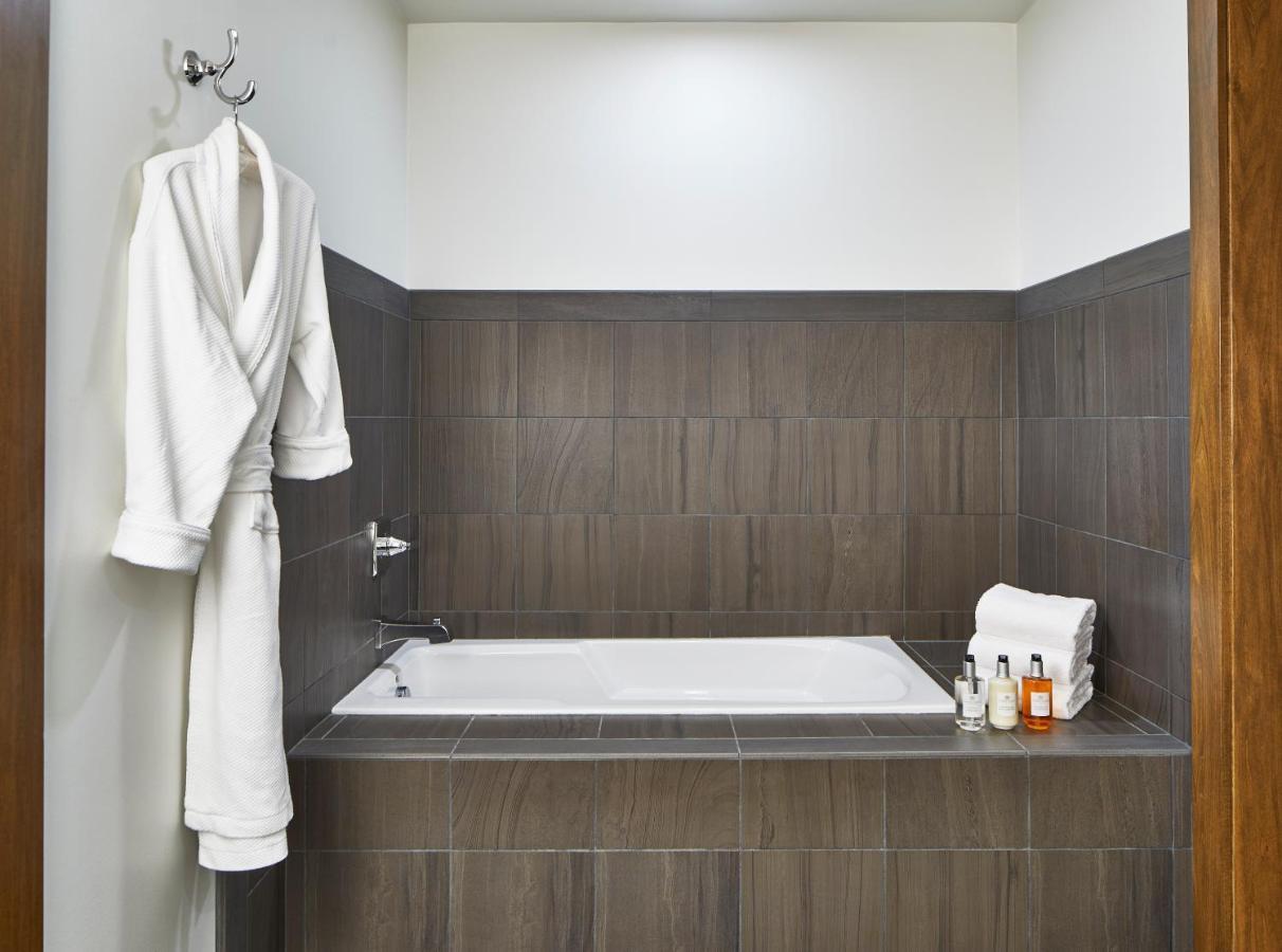 The Hotel Landing Wayzata Ngoại thất bức ảnh